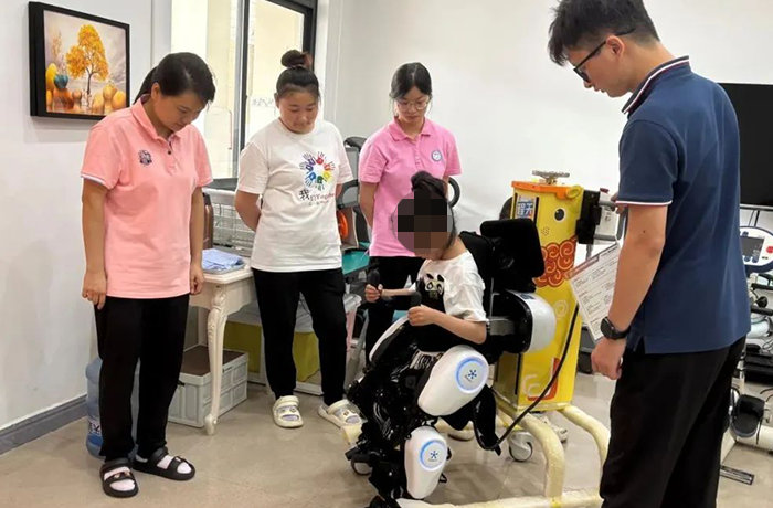 程天科技童行KidGo儿童外骨骼入驻成都市儿童福利院