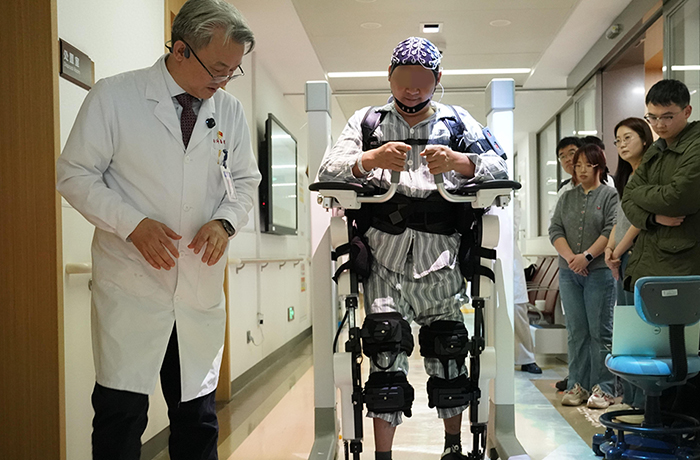 程天科技助力国内首例“脑-脊-机”融合康复行走案例